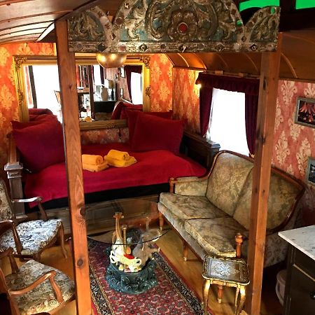 Historischer Zirkuswagen Mit Terrasse Und Blick Ins Gruene Witzenhausen Dış mekan fotoğraf