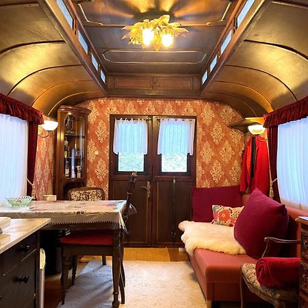 Historischer Zirkuswagen Mit Terrasse Und Blick Ins Gruene Witzenhausen Dış mekan fotoğraf
