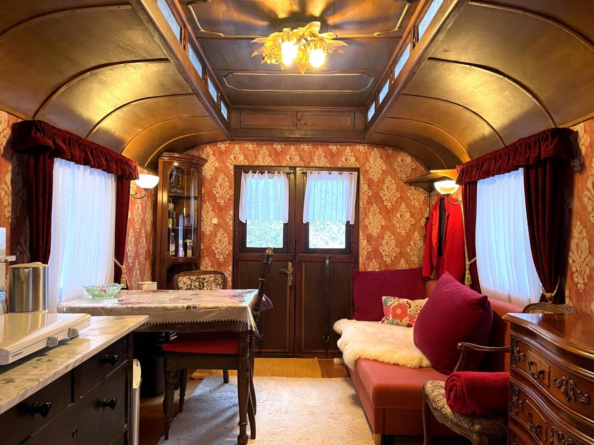 Historischer Zirkuswagen Mit Terrasse Und Blick Ins Gruene Witzenhausen Dış mekan fotoğraf