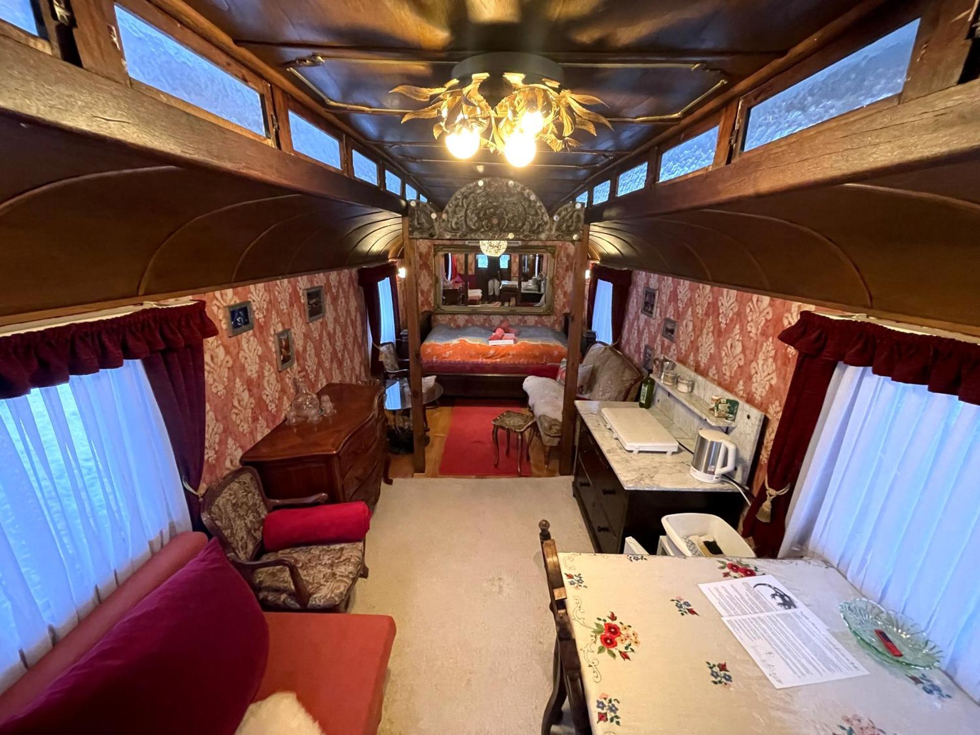 Historischer Zirkuswagen Mit Terrasse Und Blick Ins Gruene Witzenhausen Dış mekan fotoğraf